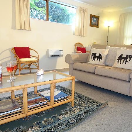 Smokebush Cottage - Holiday Home Exclusively Yours Turangi Exterior photo